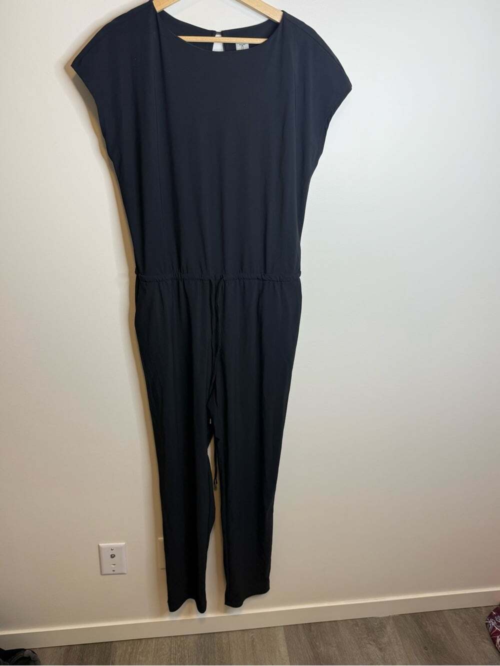 Tristan Black Cap-Sleeve Drawstring Jumpsuit size large